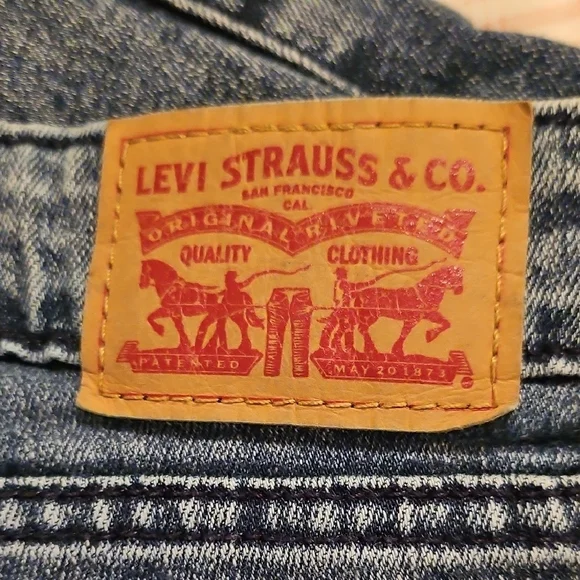Levi 711 Skinny- 33 with Frayed cuff - Picture 7 of 11